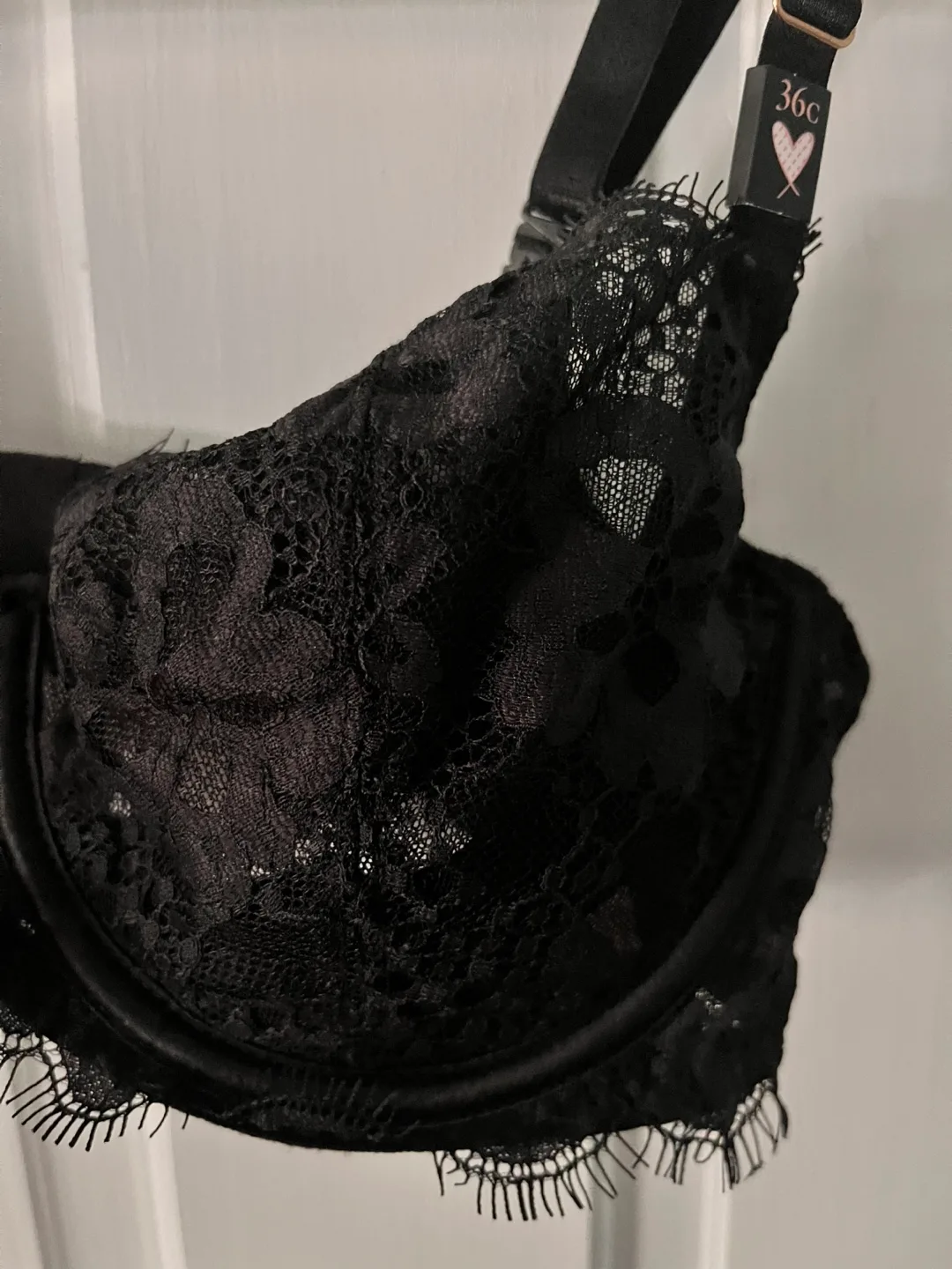 Victoria's Secret Black Lace Bra - Size 36C image indicator(2)