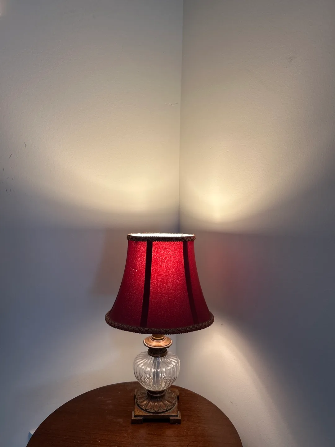 🧡 Red Table Lamp with Glass Base image indicator(2)