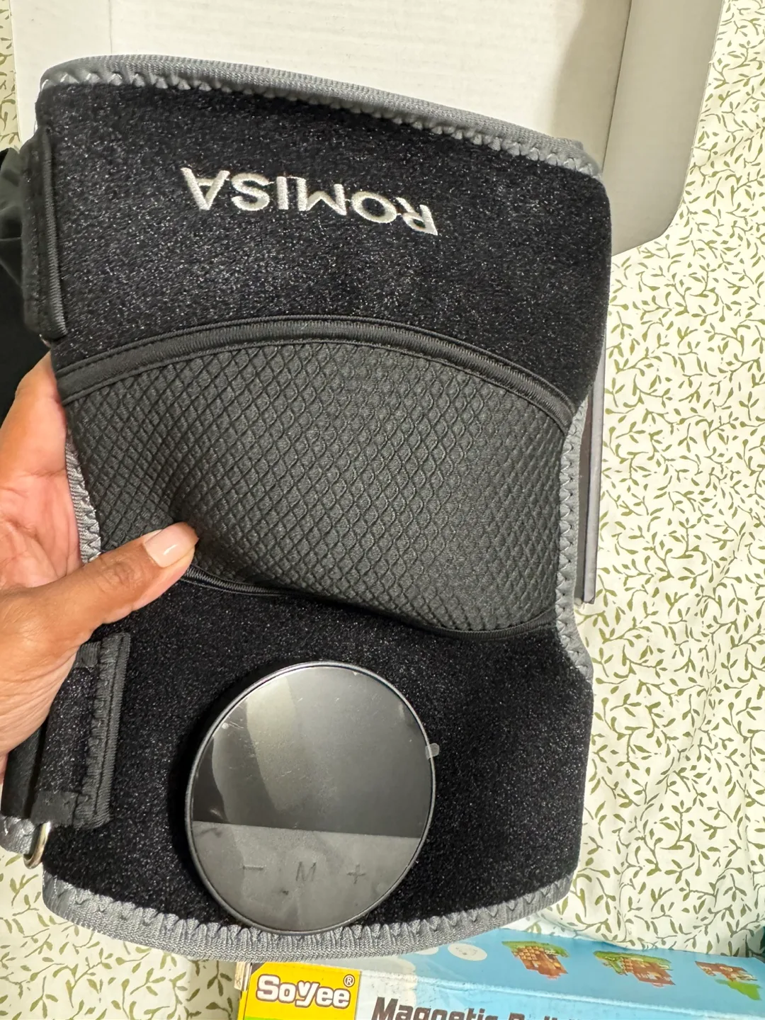 Romisa Knee Brace Near Infrared Light Therapy image indicator(2)