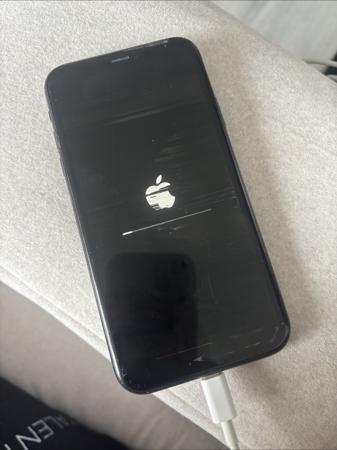 Damaged iPhone XR - photo 2