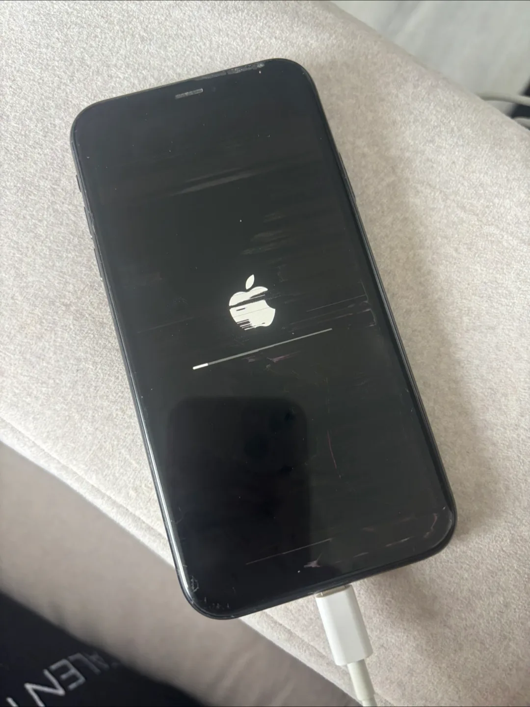Damaged iPhone XR image indicator(2)