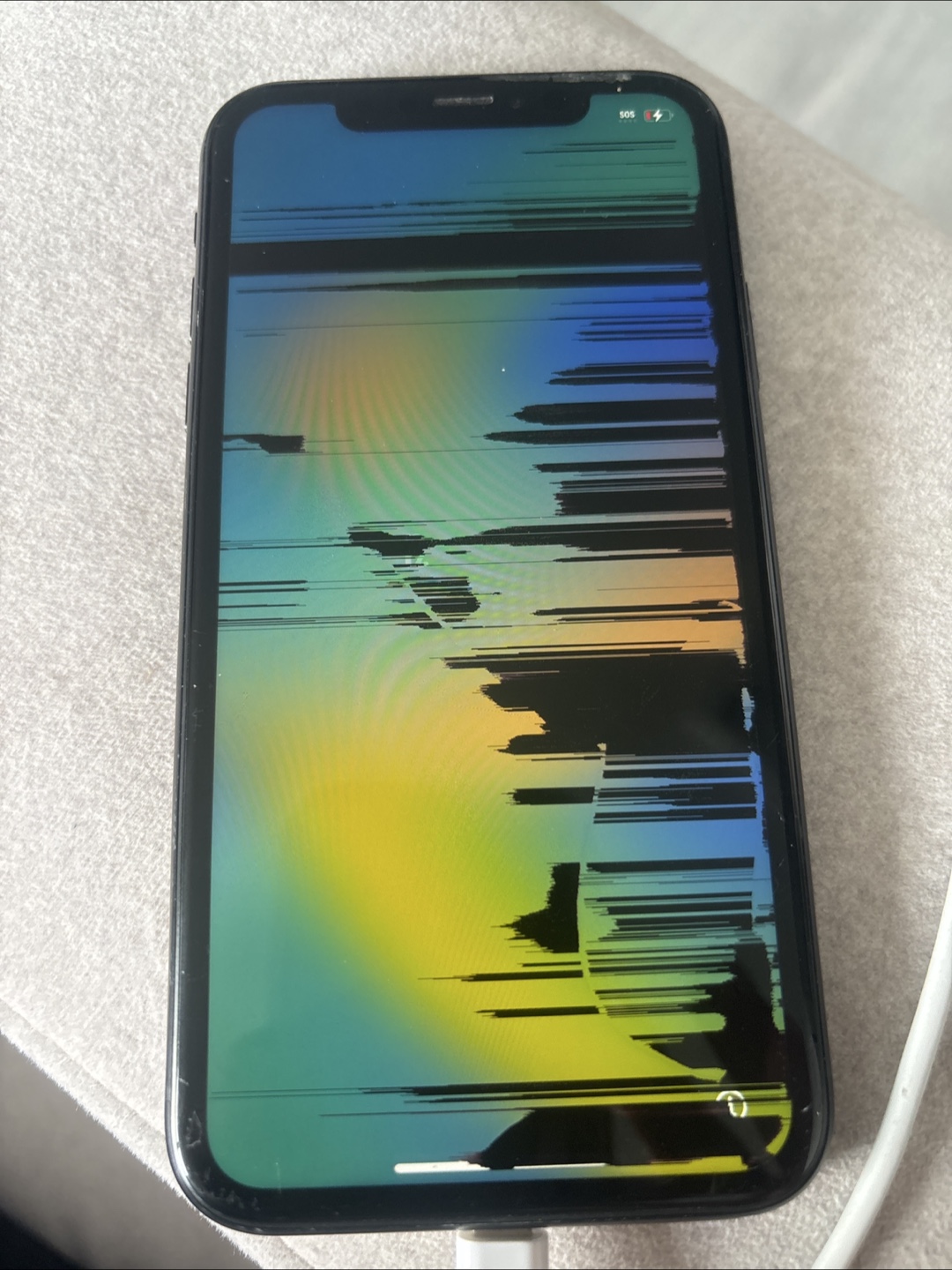 Damaged iPhone XR - photo 3
