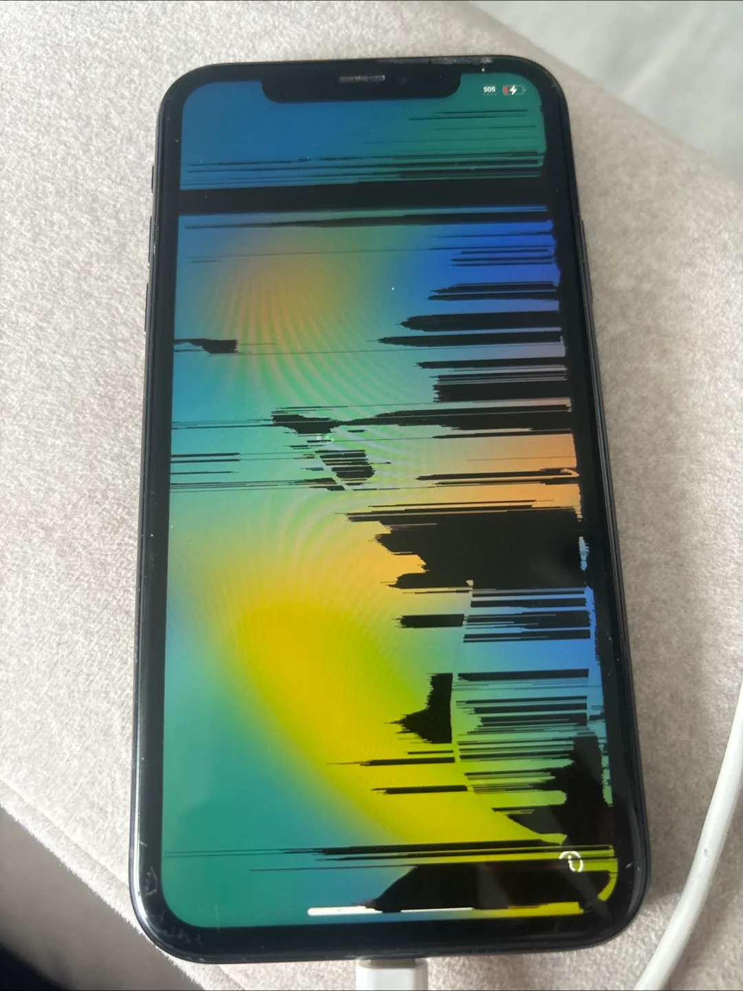 Damaged iPhone XR image indicator(3)
