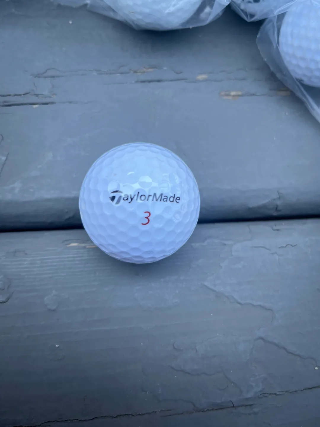 11 TaylorMade Golf Balls image indicator(2)