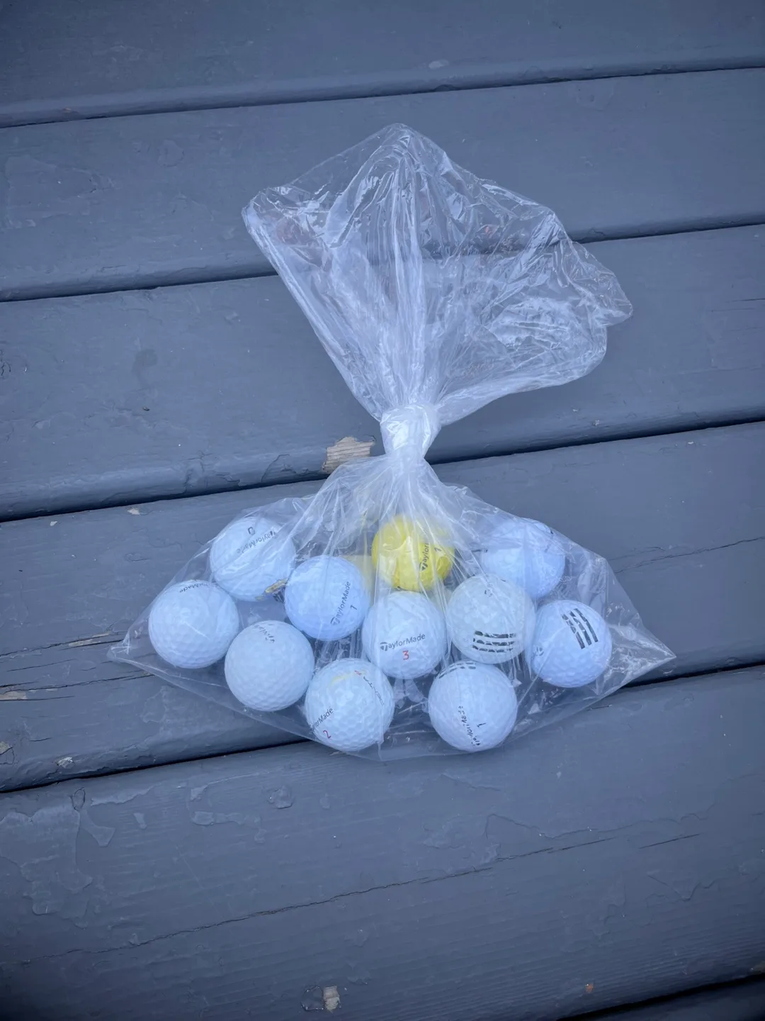 11 TaylorMade Golf Balls image indicator(3)