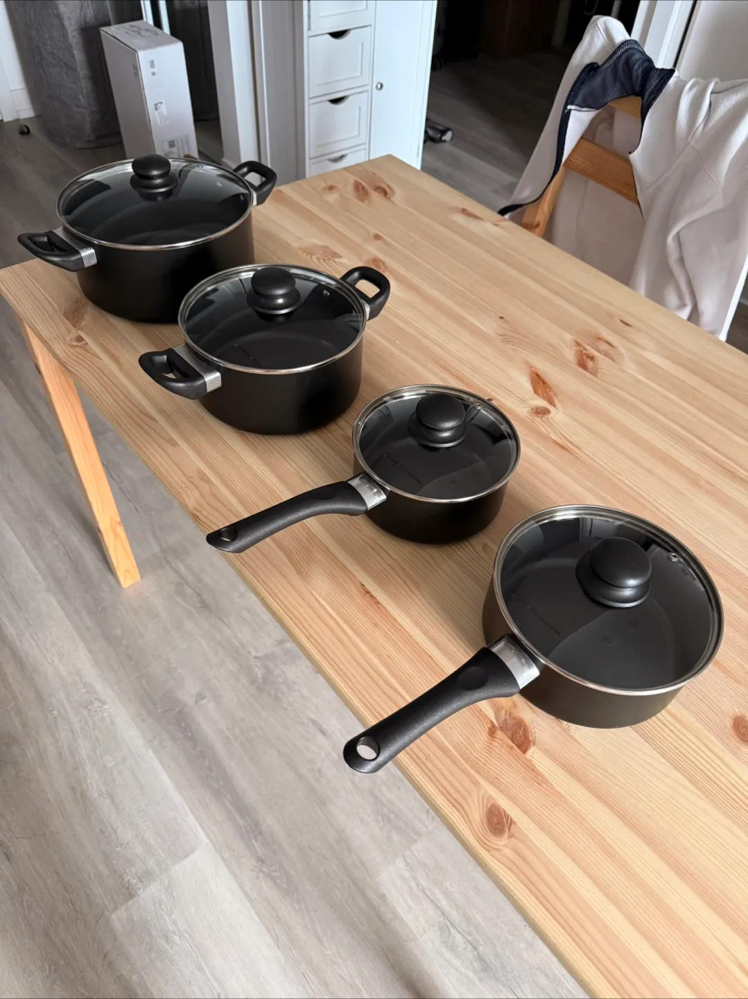 Amazon Basics Cookware Set - Pots and Saucepans thumbnail
