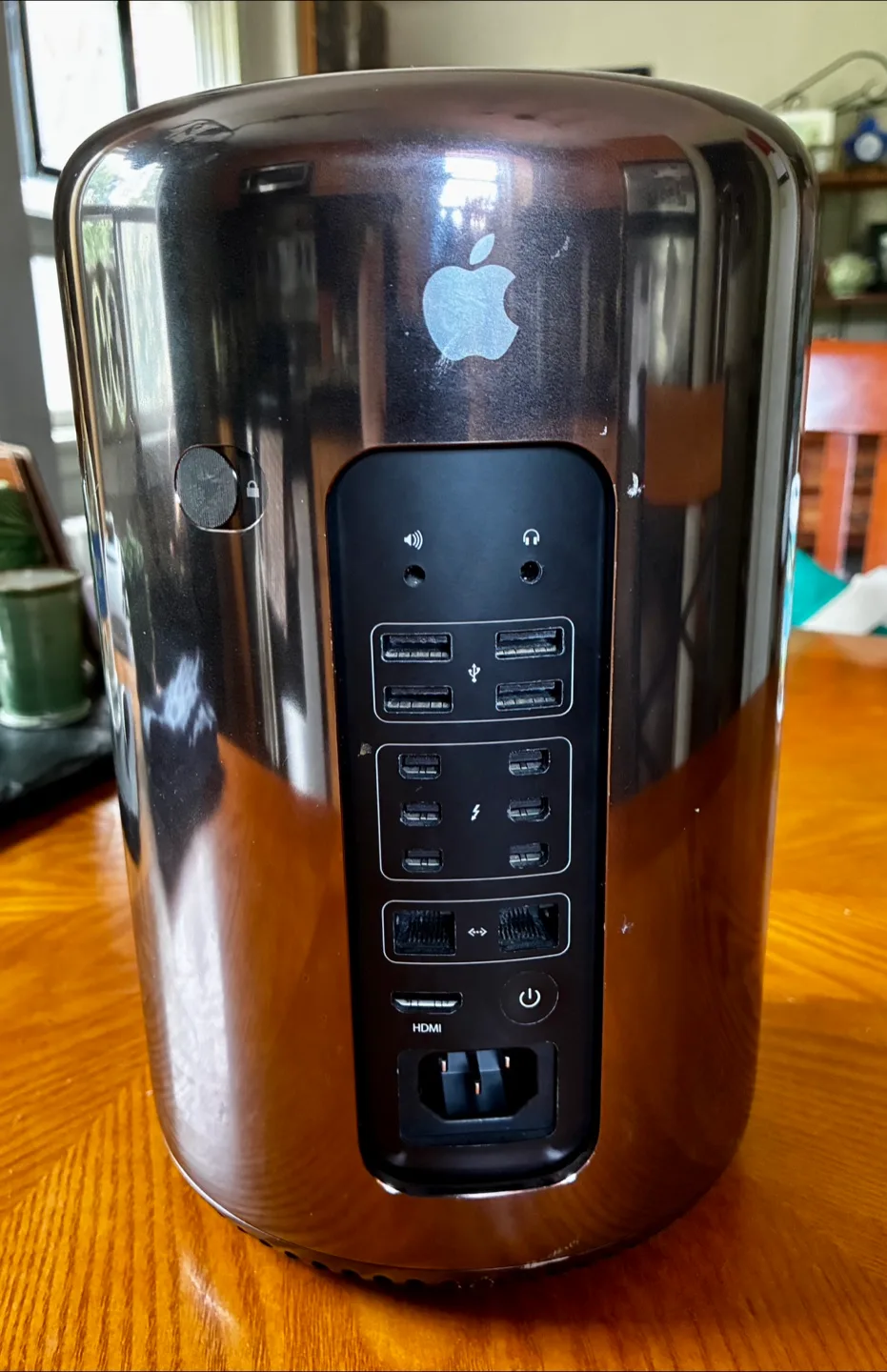 Apple Mac Pro (FOR PARTS) thumbnail