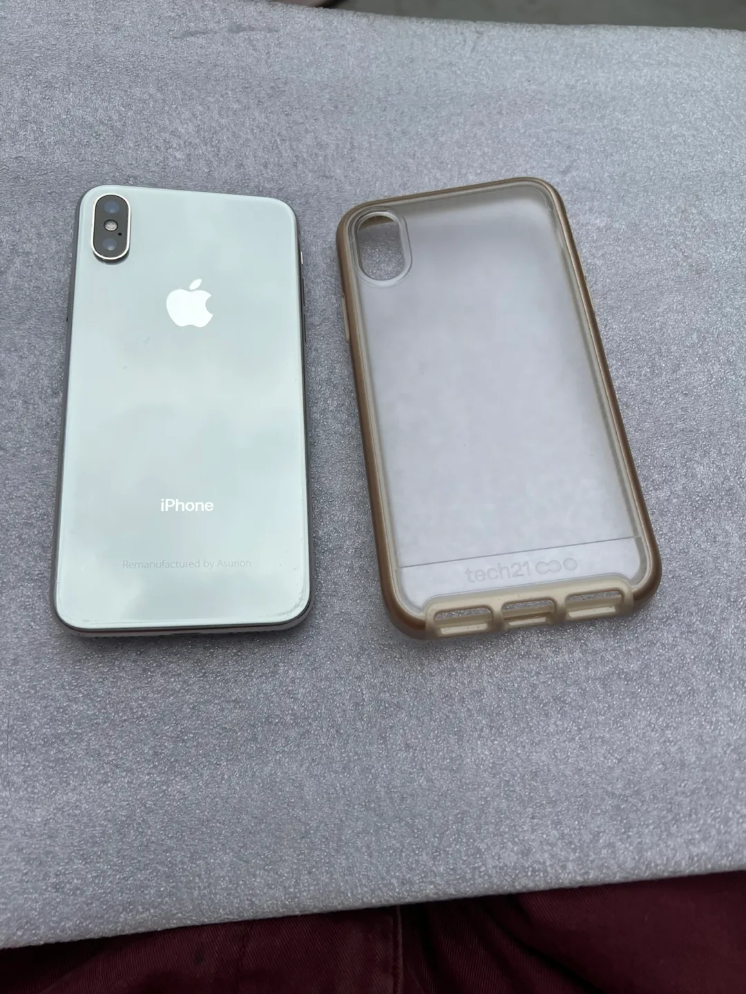 iPhone X Silver 64GB Unlocked  + Tech21 Case thumbnail