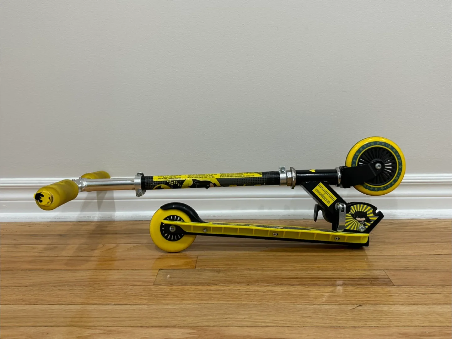Batman Folding Kick Scooter - Yellow/Black 🧡 image indicator(4)