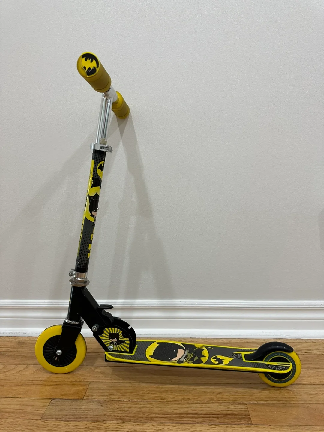 Batman Folding Kick Scooter - Yellow/Black 🧡 thumbnail