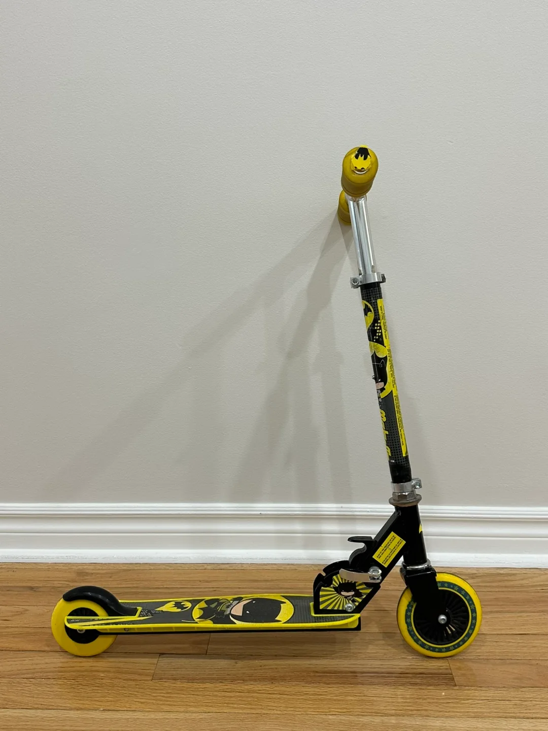 Batman Folding Kick Scooter - Yellow/Black 🧡 image indicator(3)