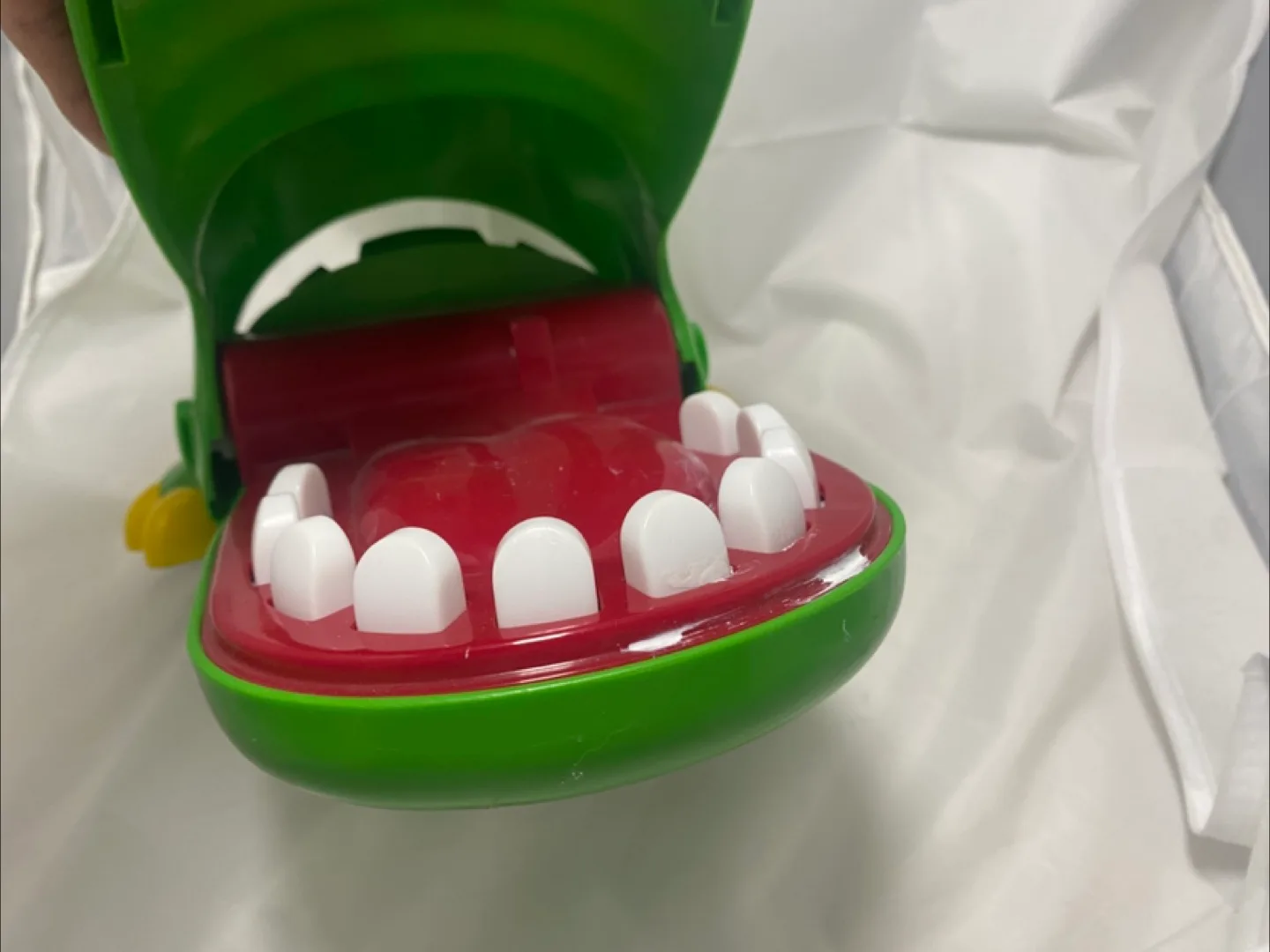 Crocodile Dentist Game Works Milton Bradley 2002 Vacation image indicator(3)