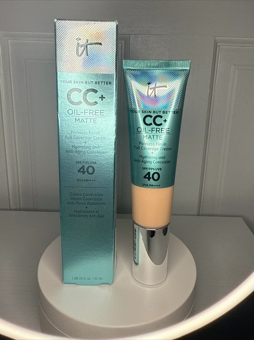 IT Cosmetics CC+ Oil-Free Matte Foundation ( light medium) thumbnail