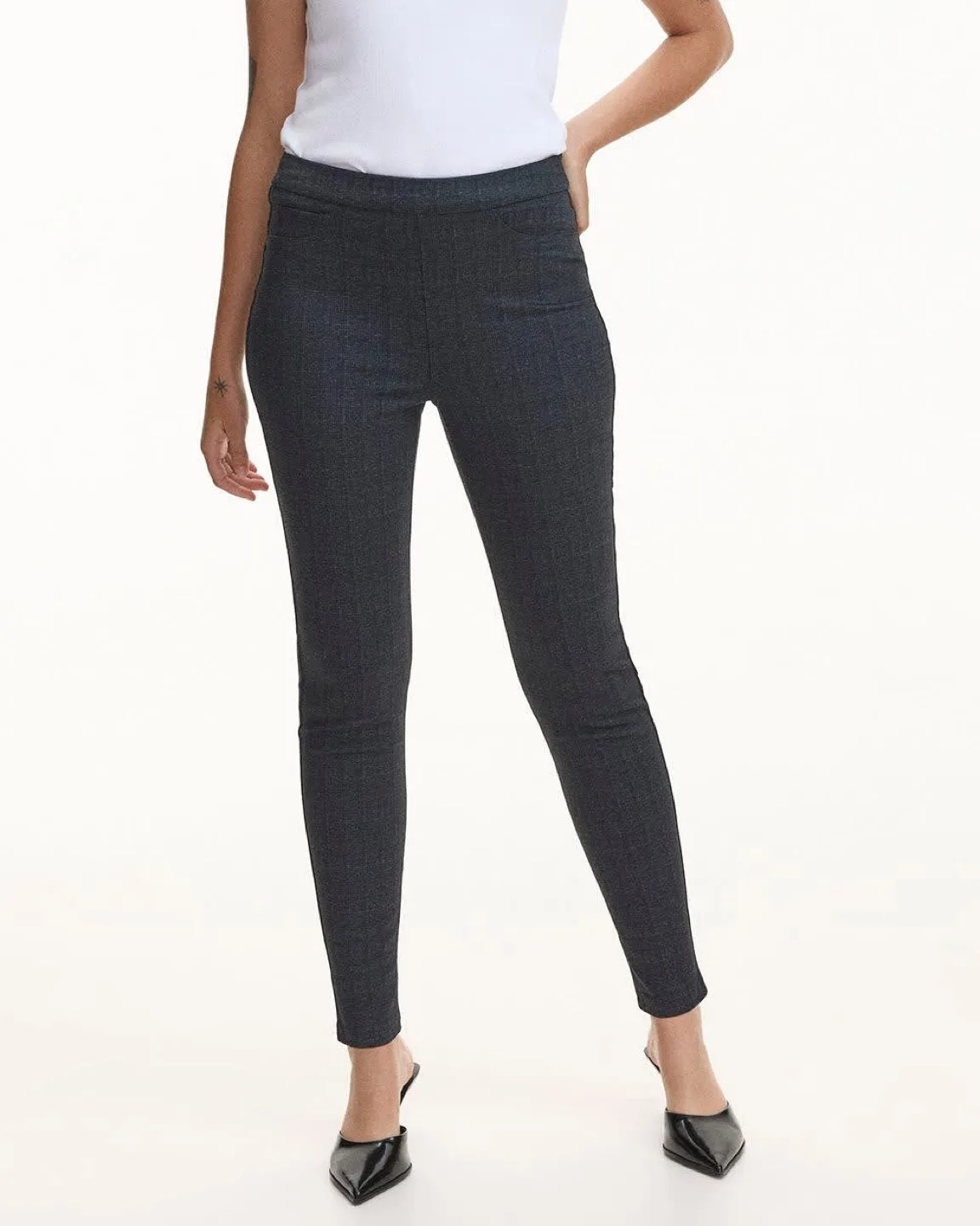 Legging Pant - R Essentials thumbnail