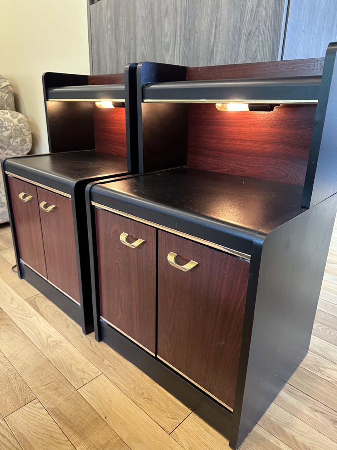 Unique Pair of Palliser Illuminated Nighstands(CAN DELIVER) - photo 2