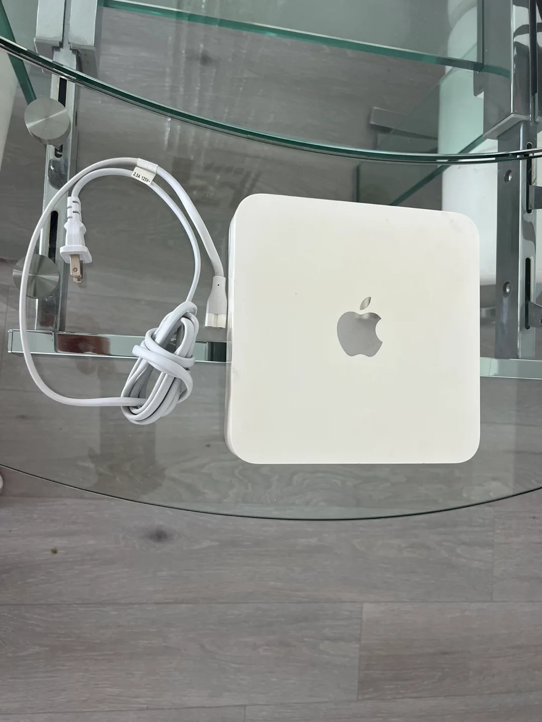 Apple AirPort Extreme Base Station A1143 thumbnail