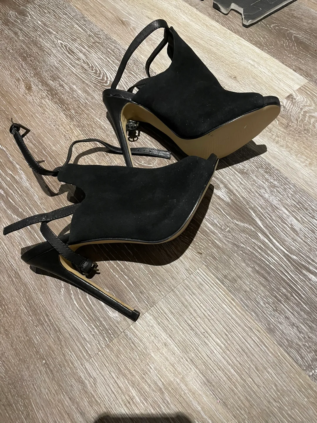 SHOEmint Black Heels image indicator(3)