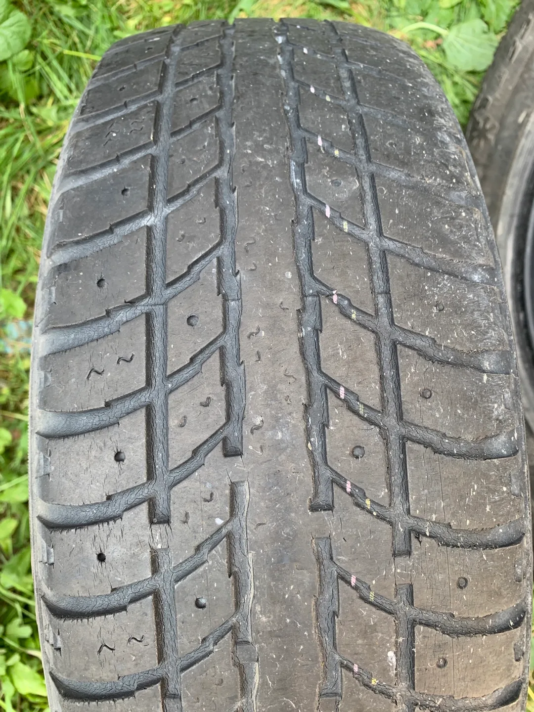 Aurora winter tire 185/65/14 one tire only no puncture image indicator(2)