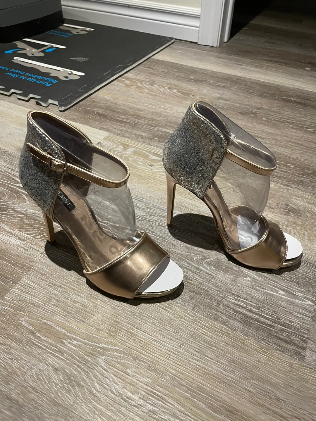 Event Gold Glitter Heels - Size 7 thumbnail