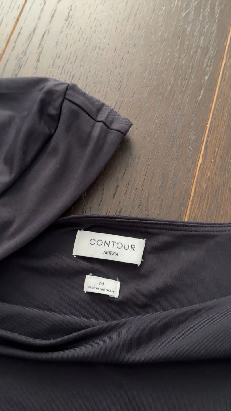 Aritzia Contour Squareneck Hip T-Shirt image indicator(2)