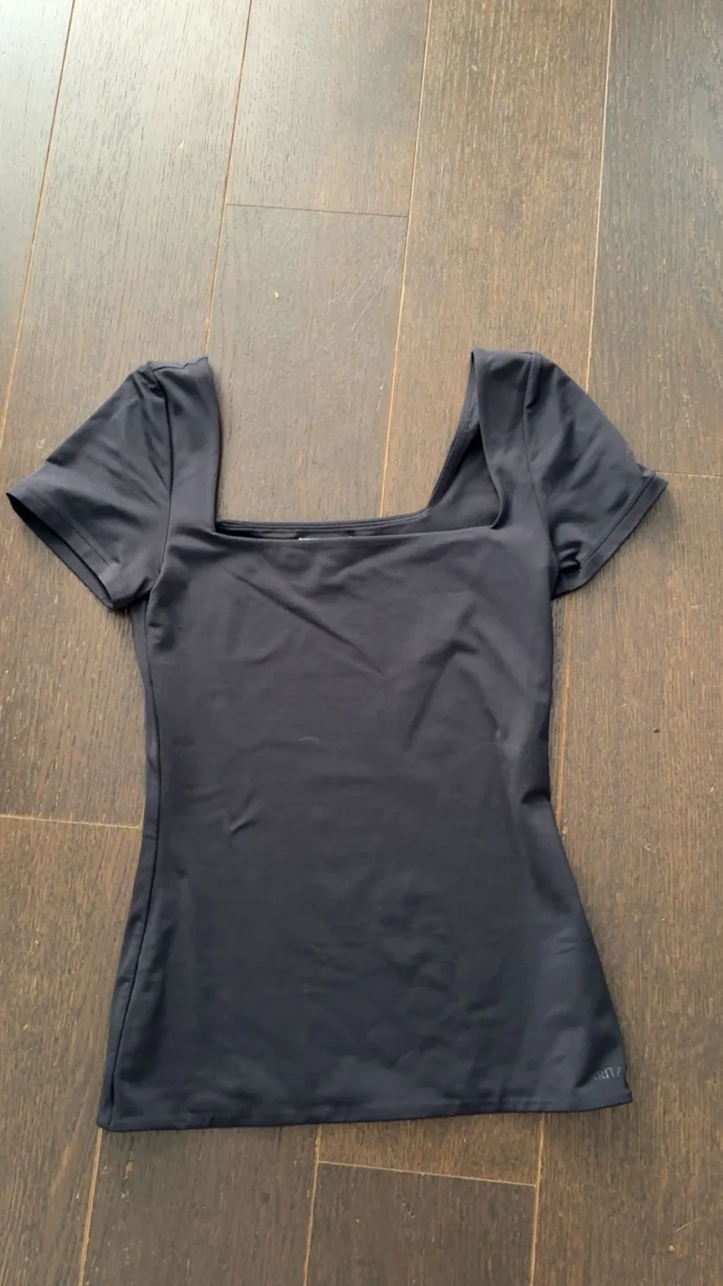 Aritzia Contour Squareneck Hip T-Shirt thumbnail