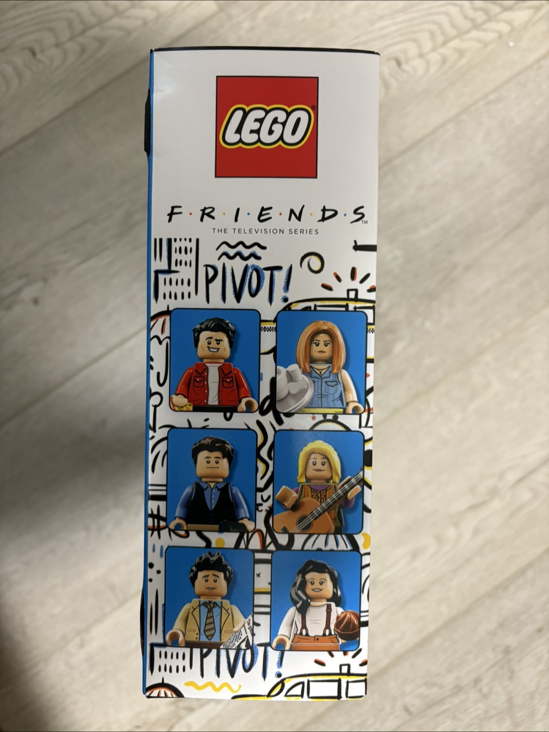 New LEGO Ideas 21319 Friends Central Perk Set - New - photo 3