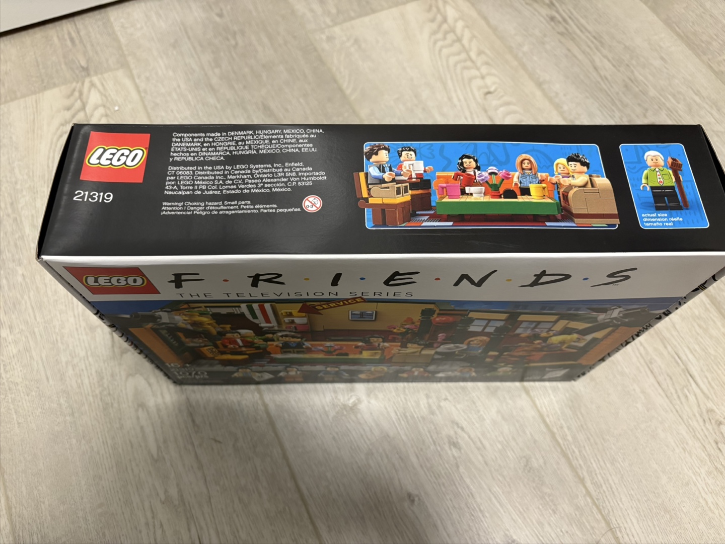 New LEGO Ideas 21319 Friends Central Perk Set - New - photo 4