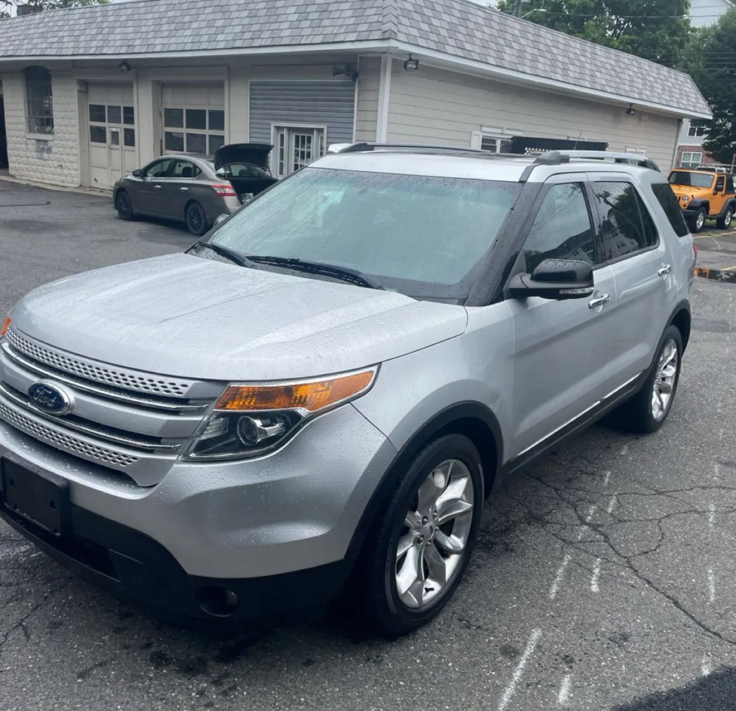 2013 Ford Explorer XLT thumbnail
