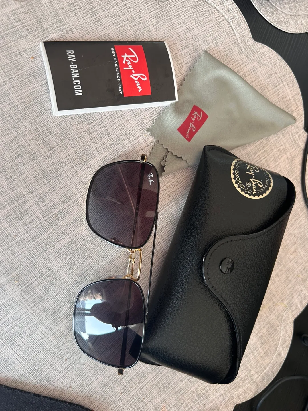 New Ray-Ban Sunglasses with Case & Cloth thumbnail