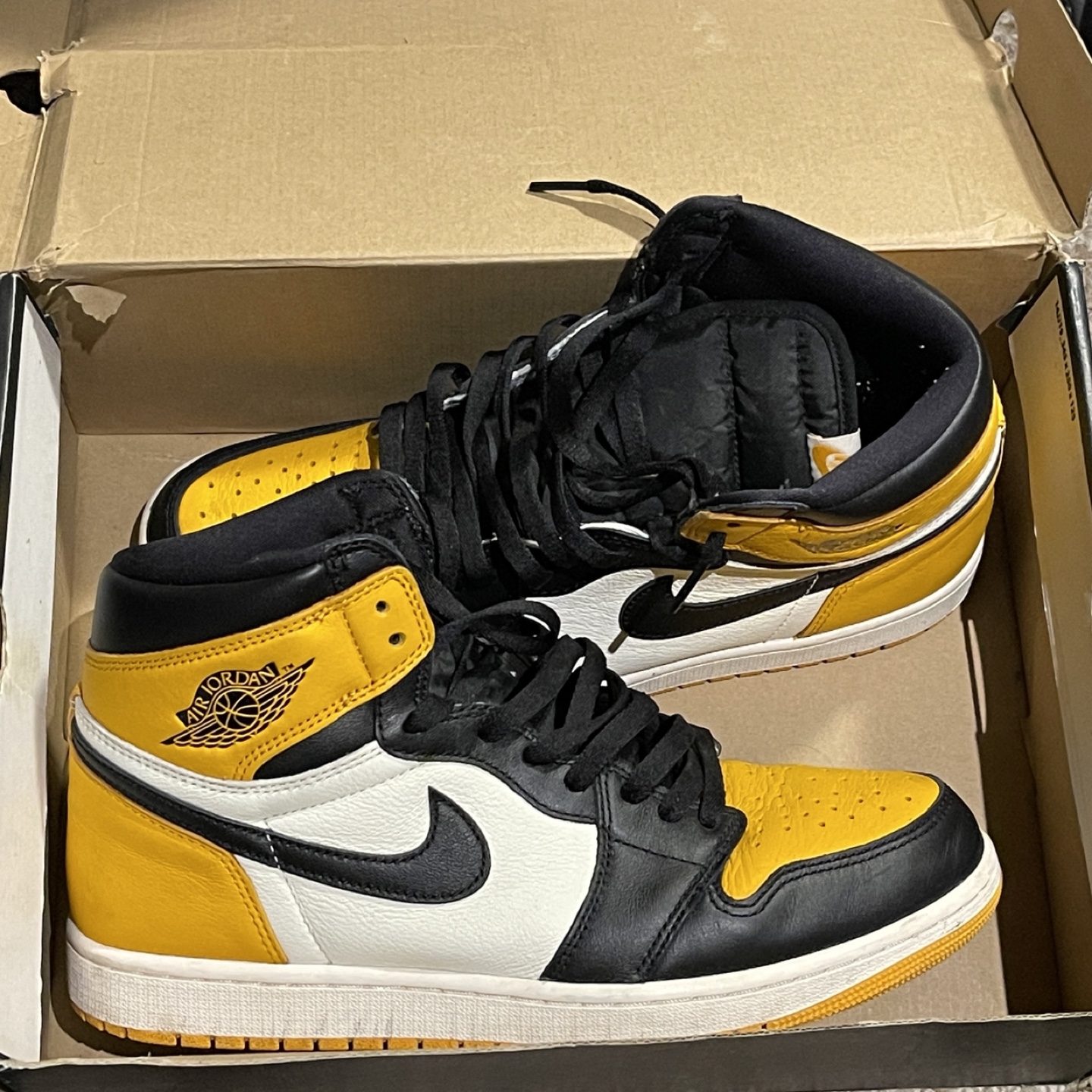Air Jordan 1 Retro High Taxi Yellow - photo 2