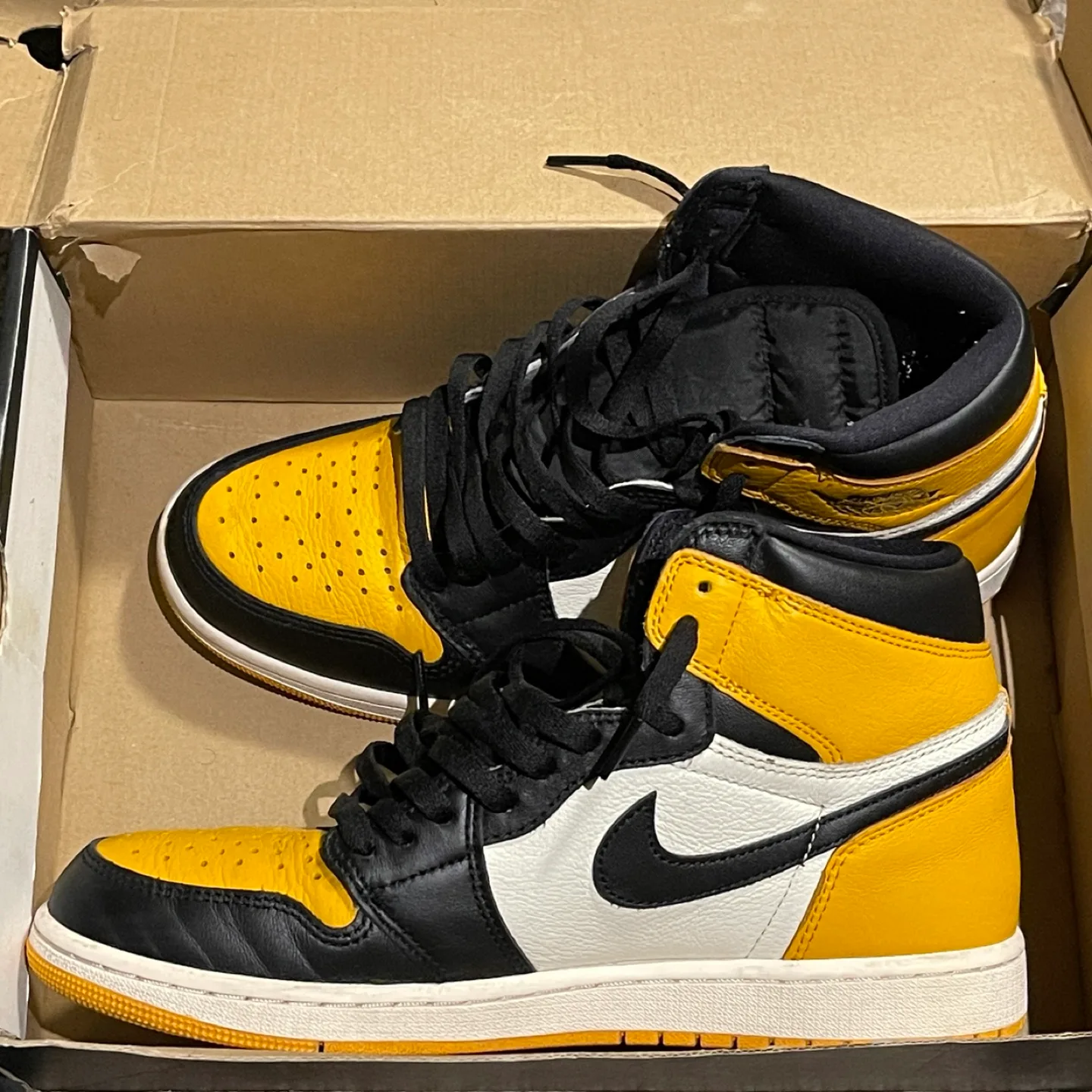 Air Jordan 1 Retro High Taxi Yellow image indicator(3)