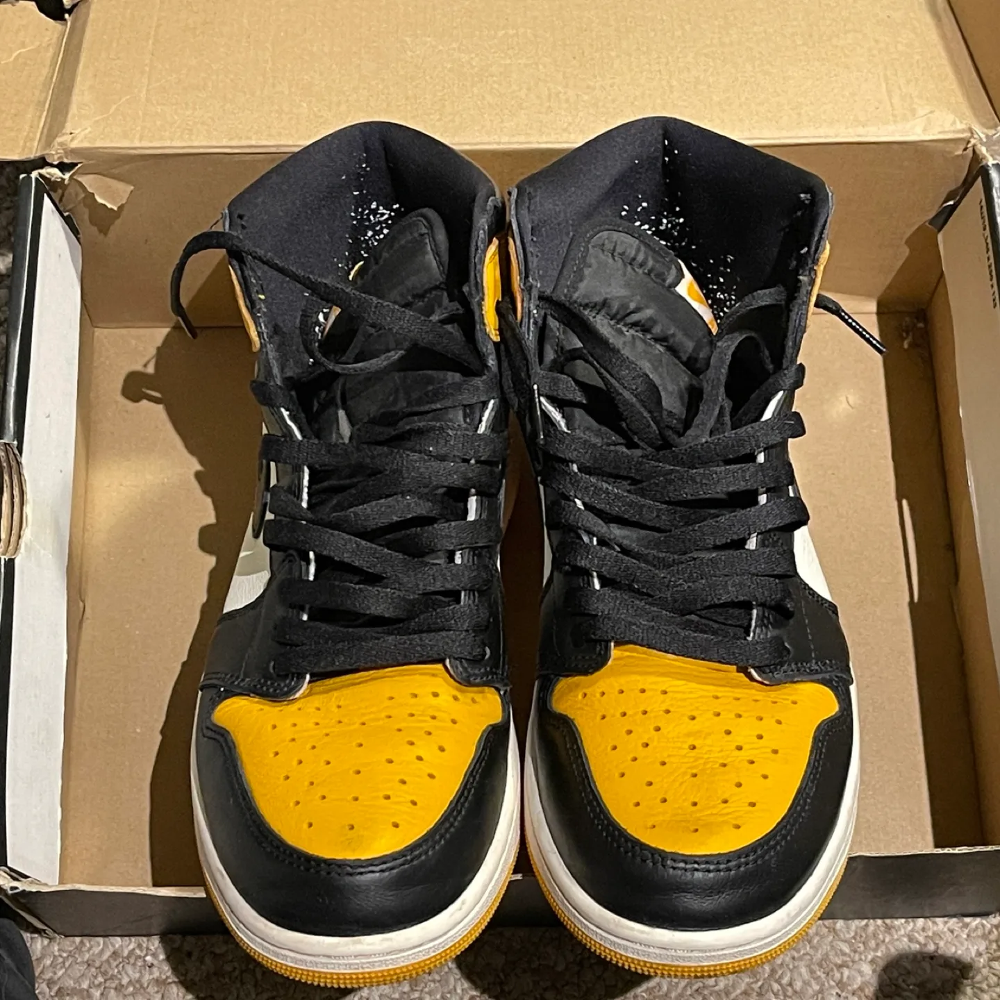 Air Jordan 1 Retro High Taxi Yellow image indicator(4)