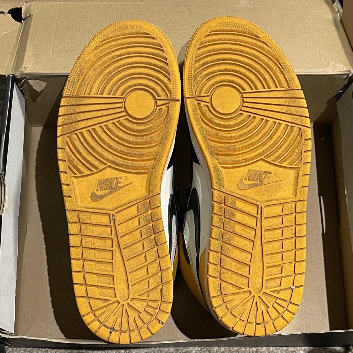 Air Jordan 1 Retro High Taxi Yellow - photo 5