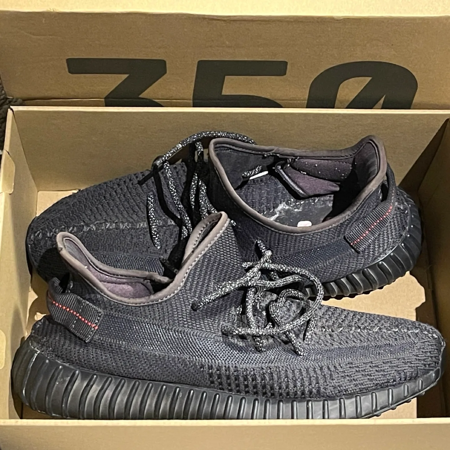 Adidas Yeezy Boost 350 V2 Black Size 11 image indicator(3)