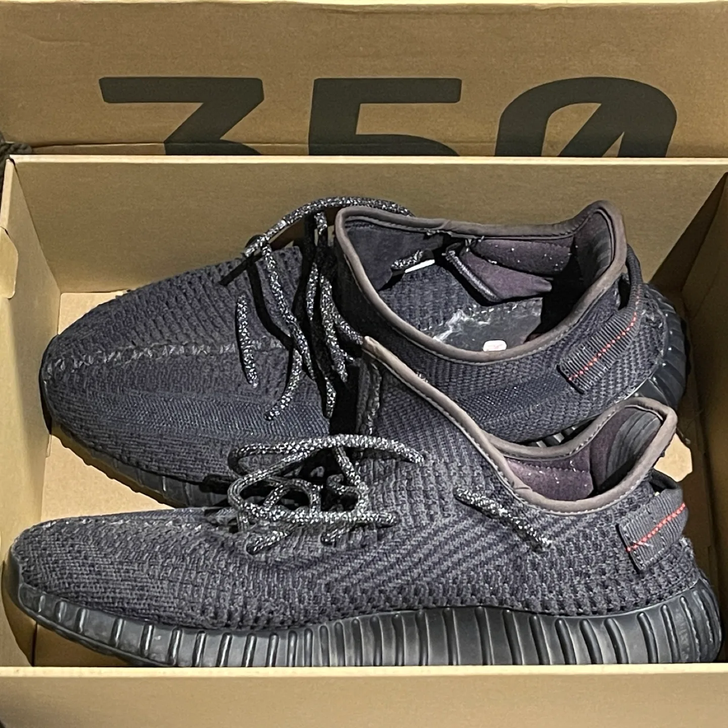 Adidas Yeezy Boost 350 V2 Black Size 11 image indicator(4)