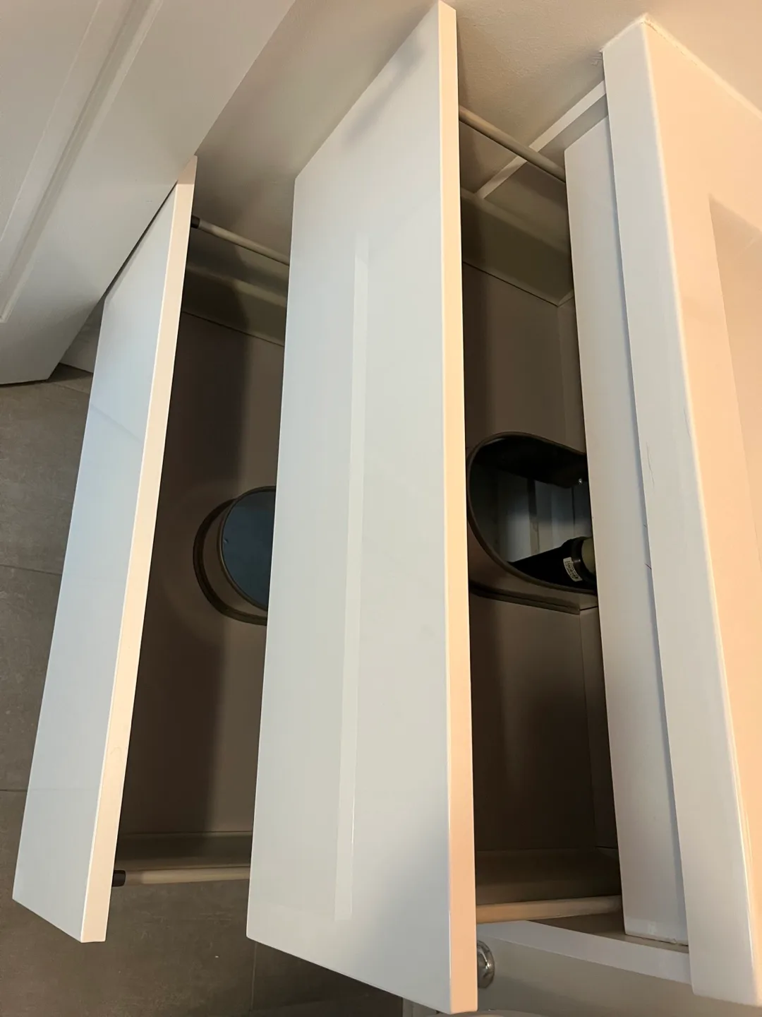 White Bathroom Vanity with Sink image indicator(4)