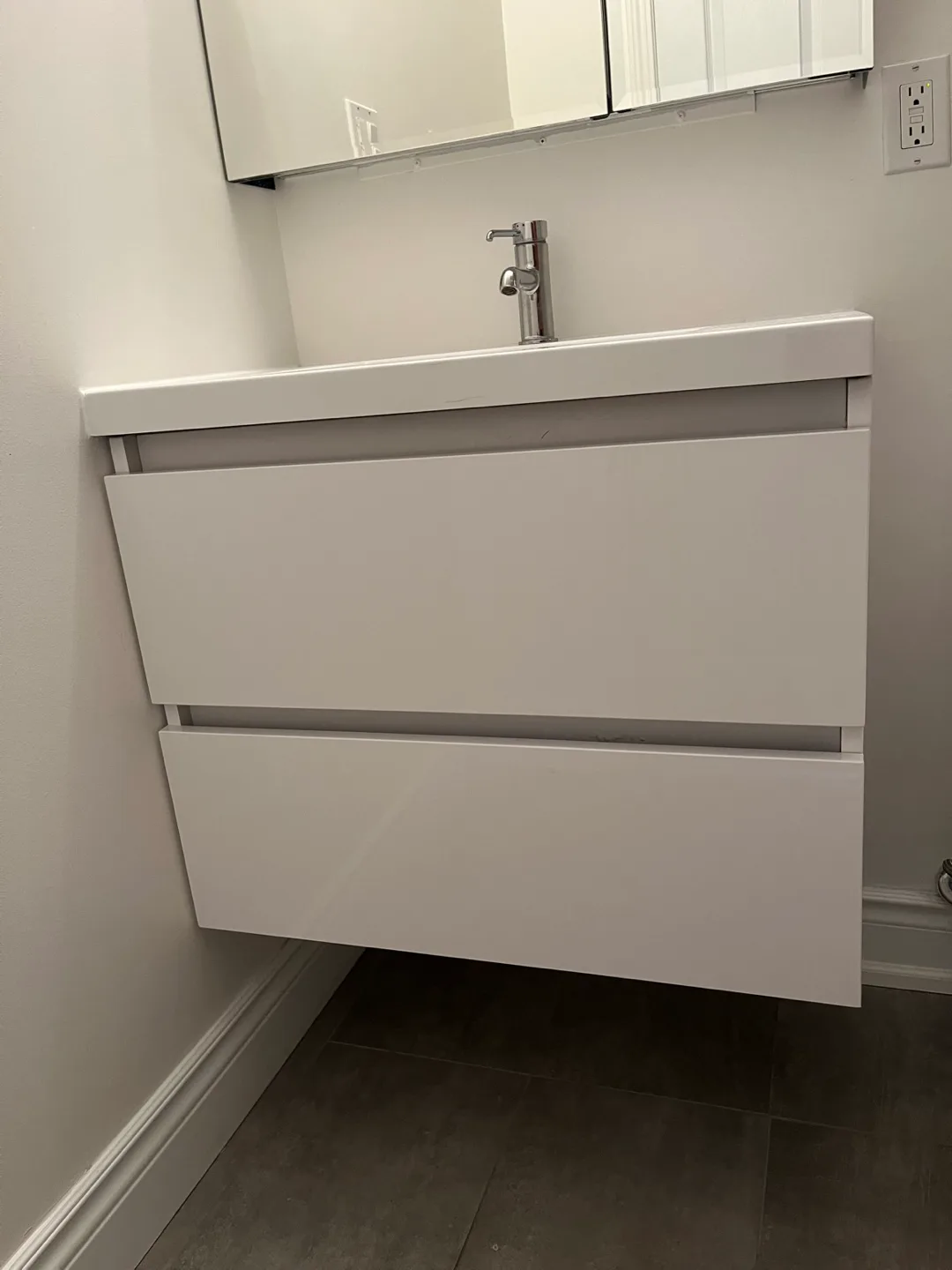 White Bathroom Vanity with Sink image indicator(5)
