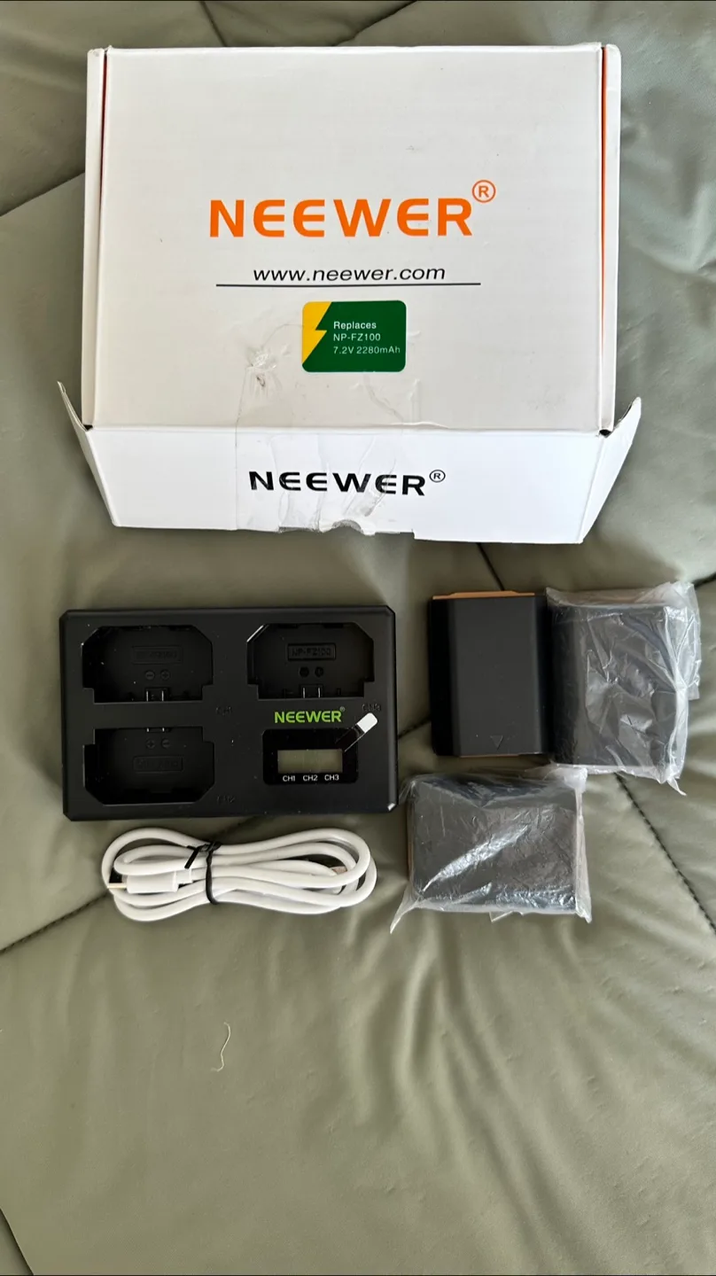 NEEWER NP-FZ100 Battery Charger Set thumbnail