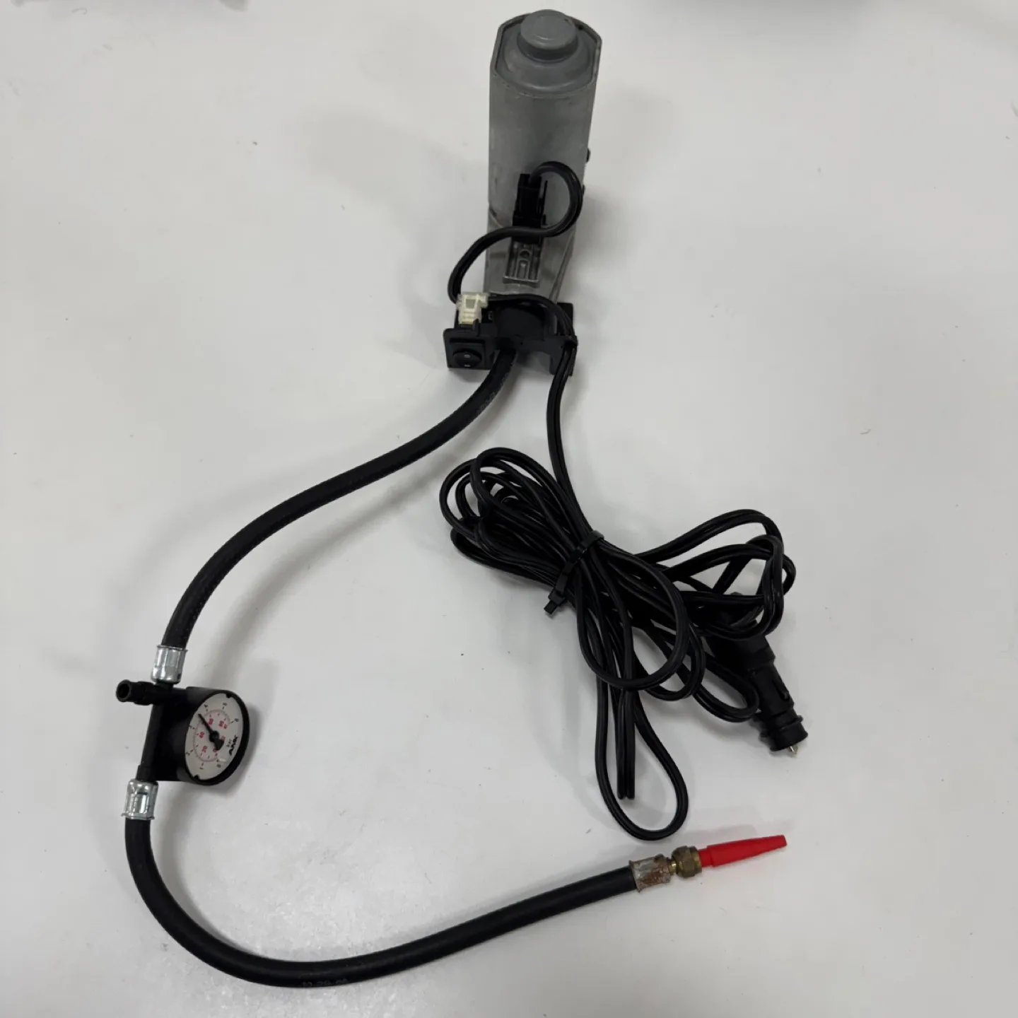 12V Car Tire Air Compressor with Gauge – Used thumbnail