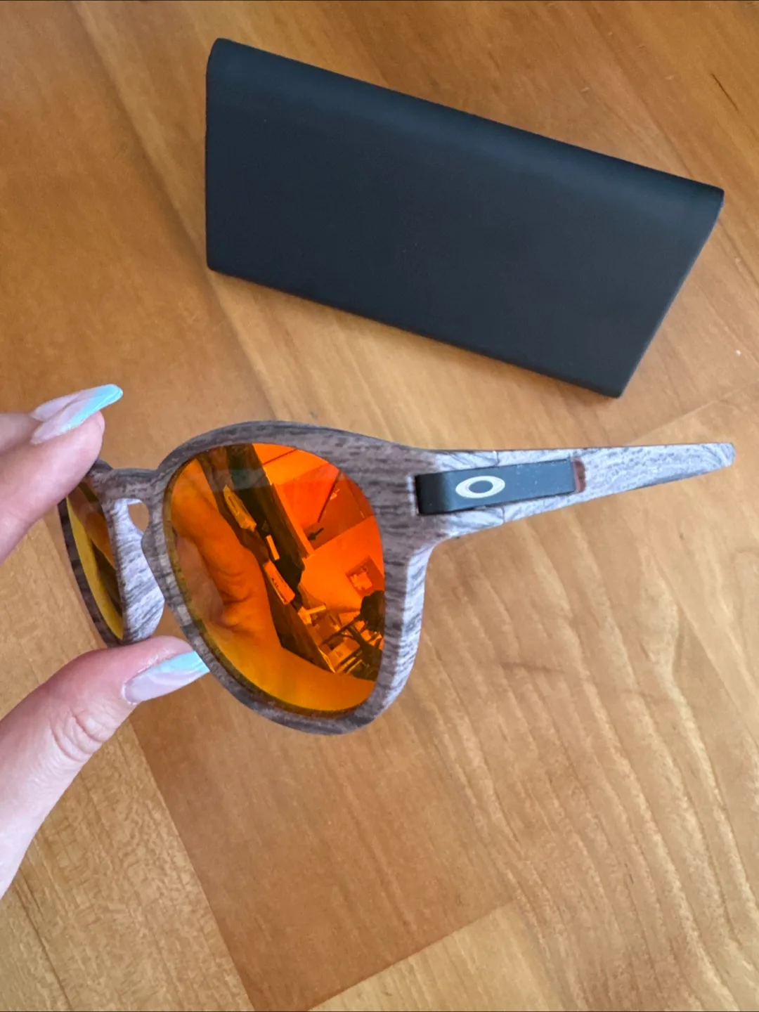 Oakley Sunglasses with Case image indicator(3)