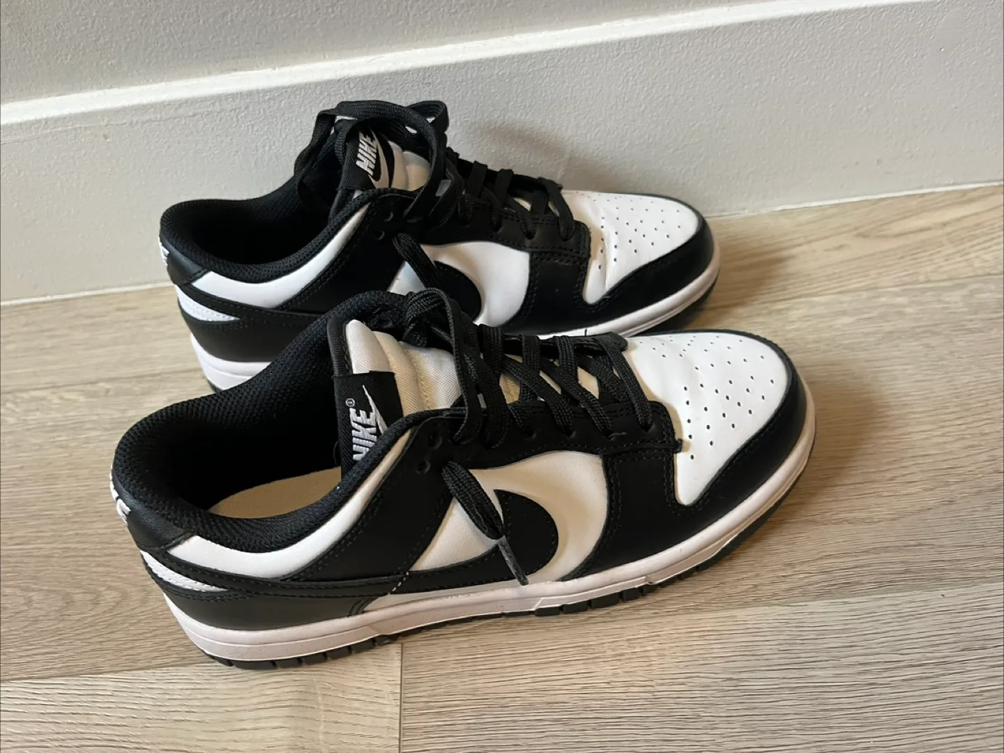 NIKE WOMEN'S DUNK LOW WHITE / BLACK - WHITE thumbnail