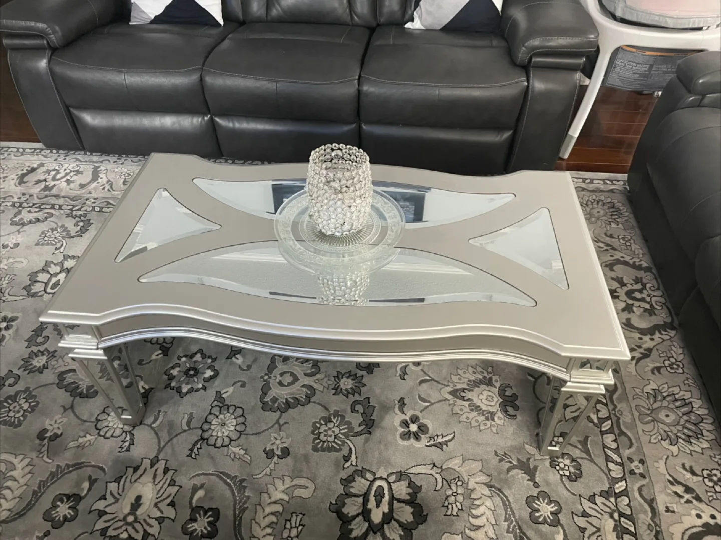 Coffee Table for Sale *MOVING OUT MUST GO* thumbnail
