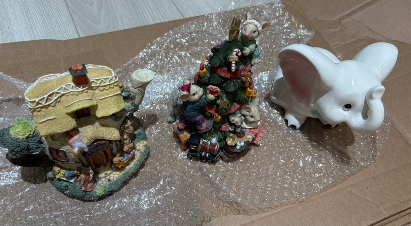 Decorative Piggy Banks thumbnail
