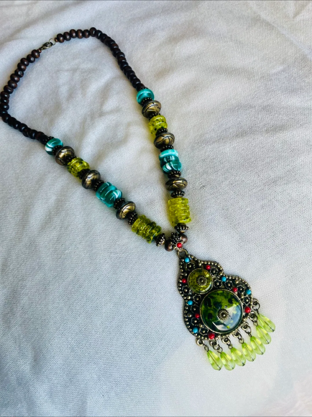 Boho Style Green Pendant Necklace thumbnail