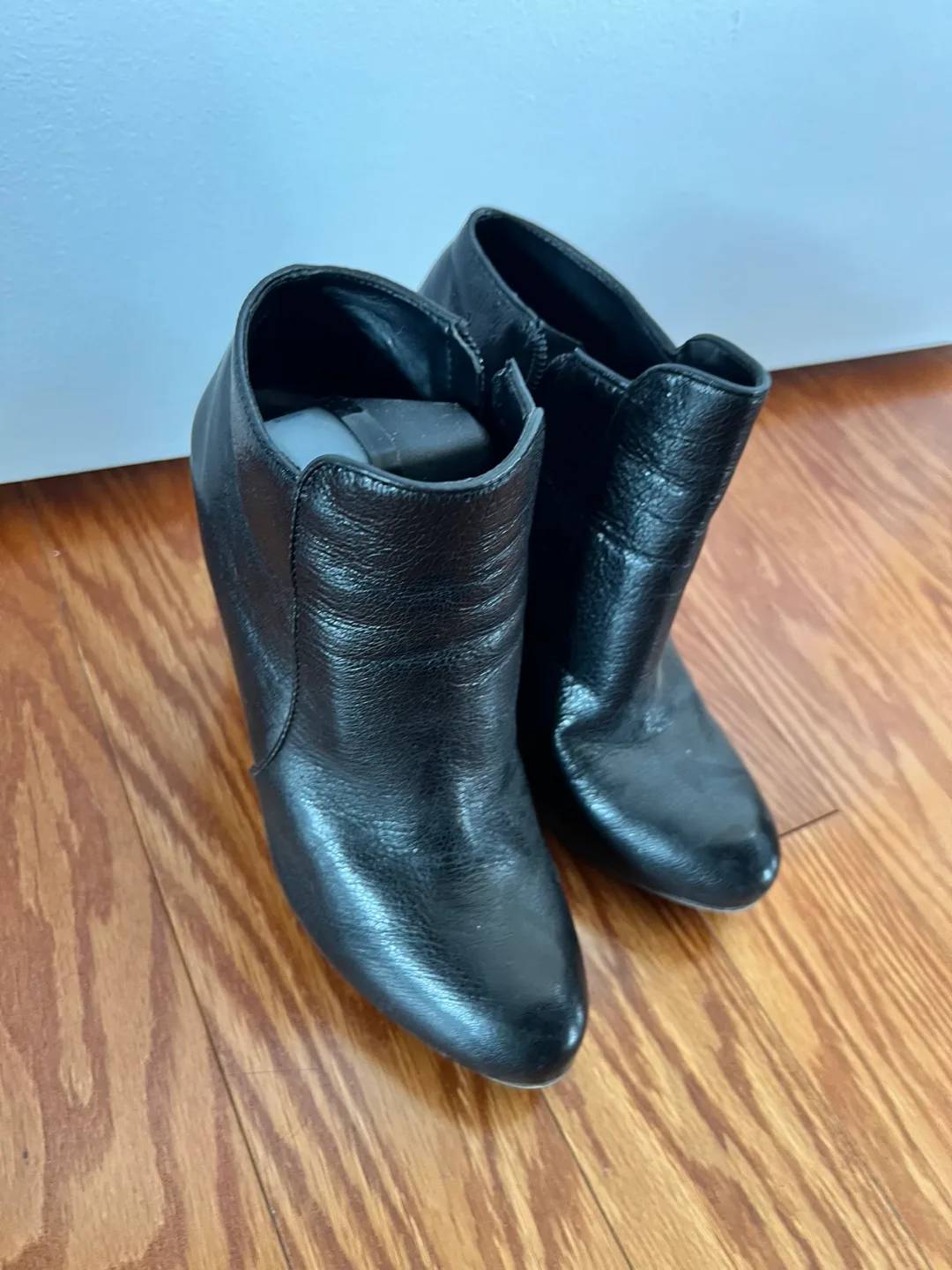 Nine West Black Leather Ankle Boots - 5.5 image indicator(2)