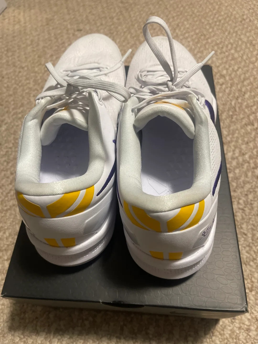 Nike Kobe VIII 8 Protro White/Court Purple Size 11.5 image indicator(5)