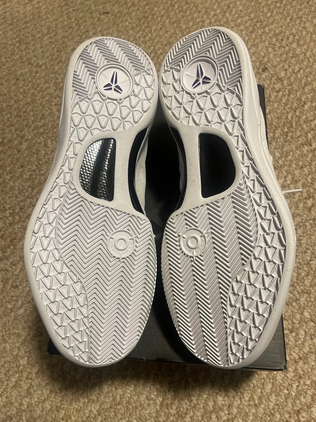 Nike Kobe VIII 8 Protro White/Court Purple Size 11.5 image indicator(6)