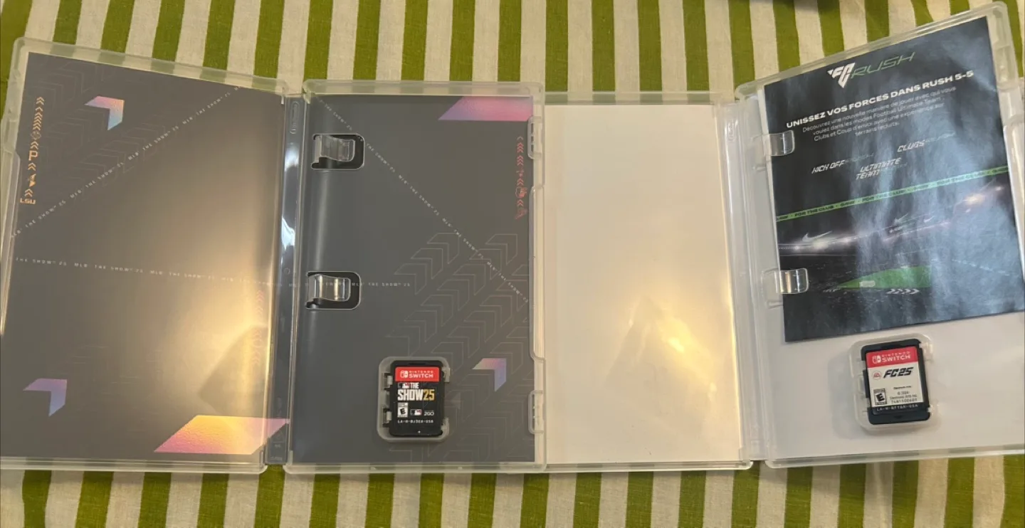 Nintendo Switch Lite Blue + FC25 & The Show 25 Games image indicator(5)