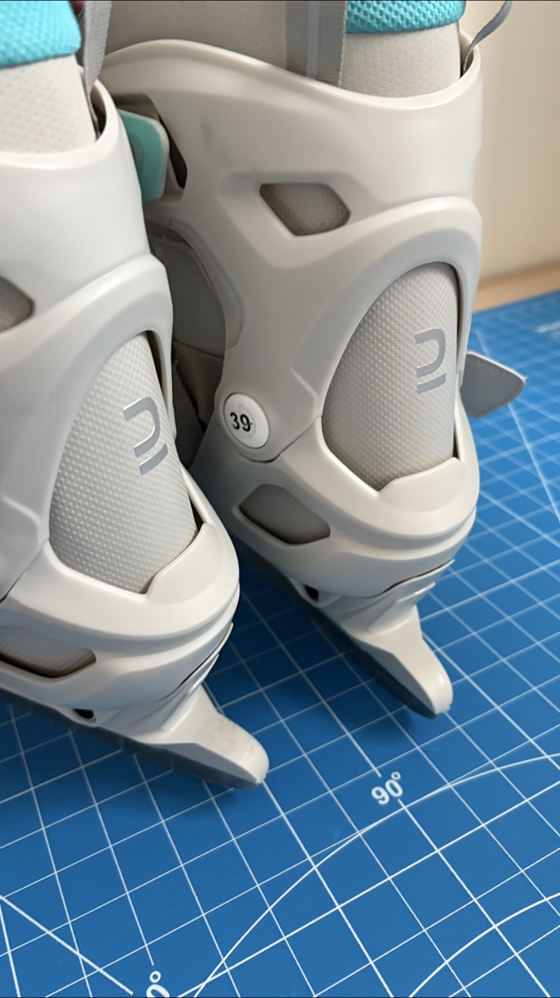 Oxelo Ice Skates - Size 39 - photo 3
