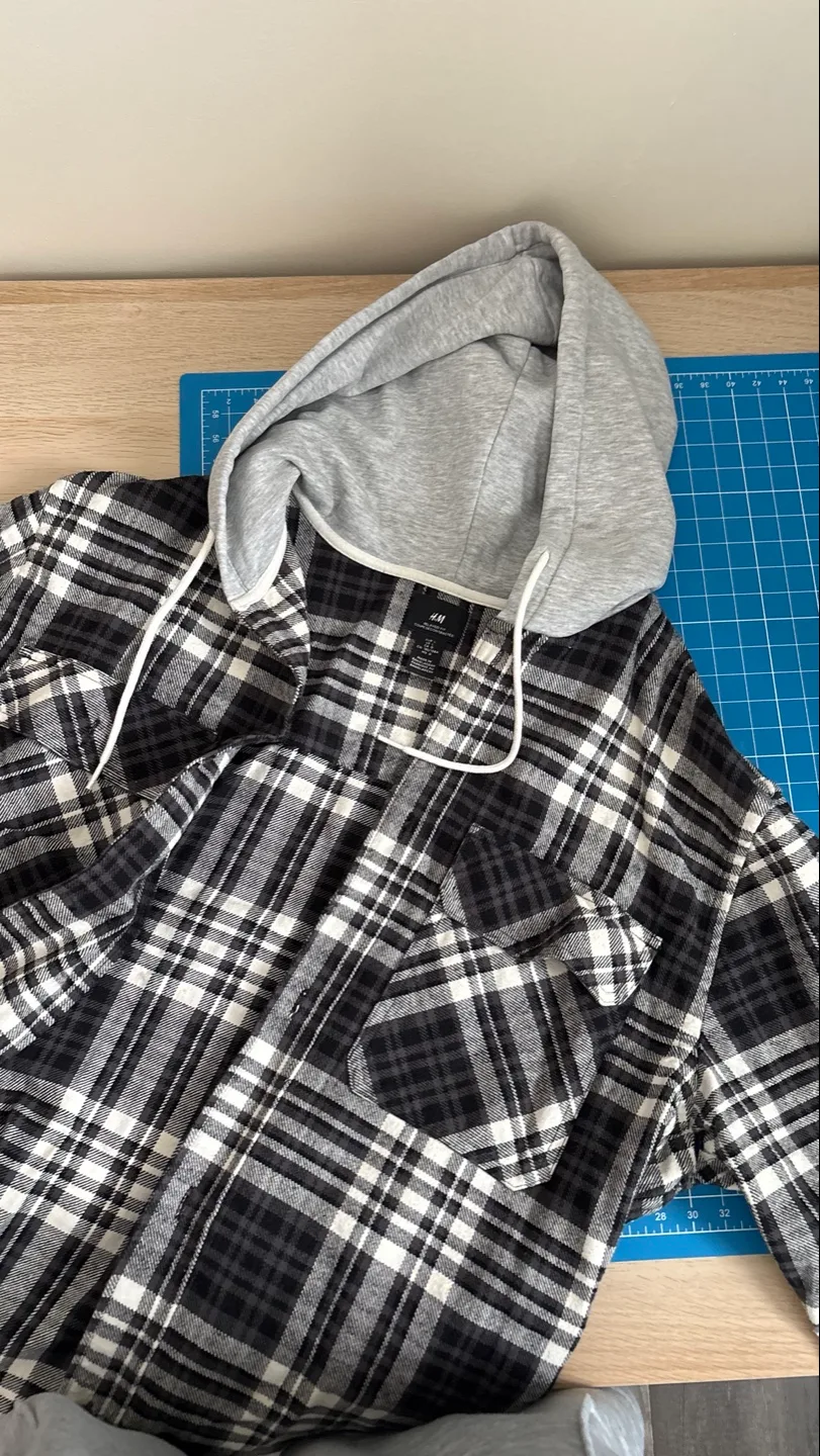 H&M Plaid Hooded Flannel Shirt - Size L image indicator(2)
